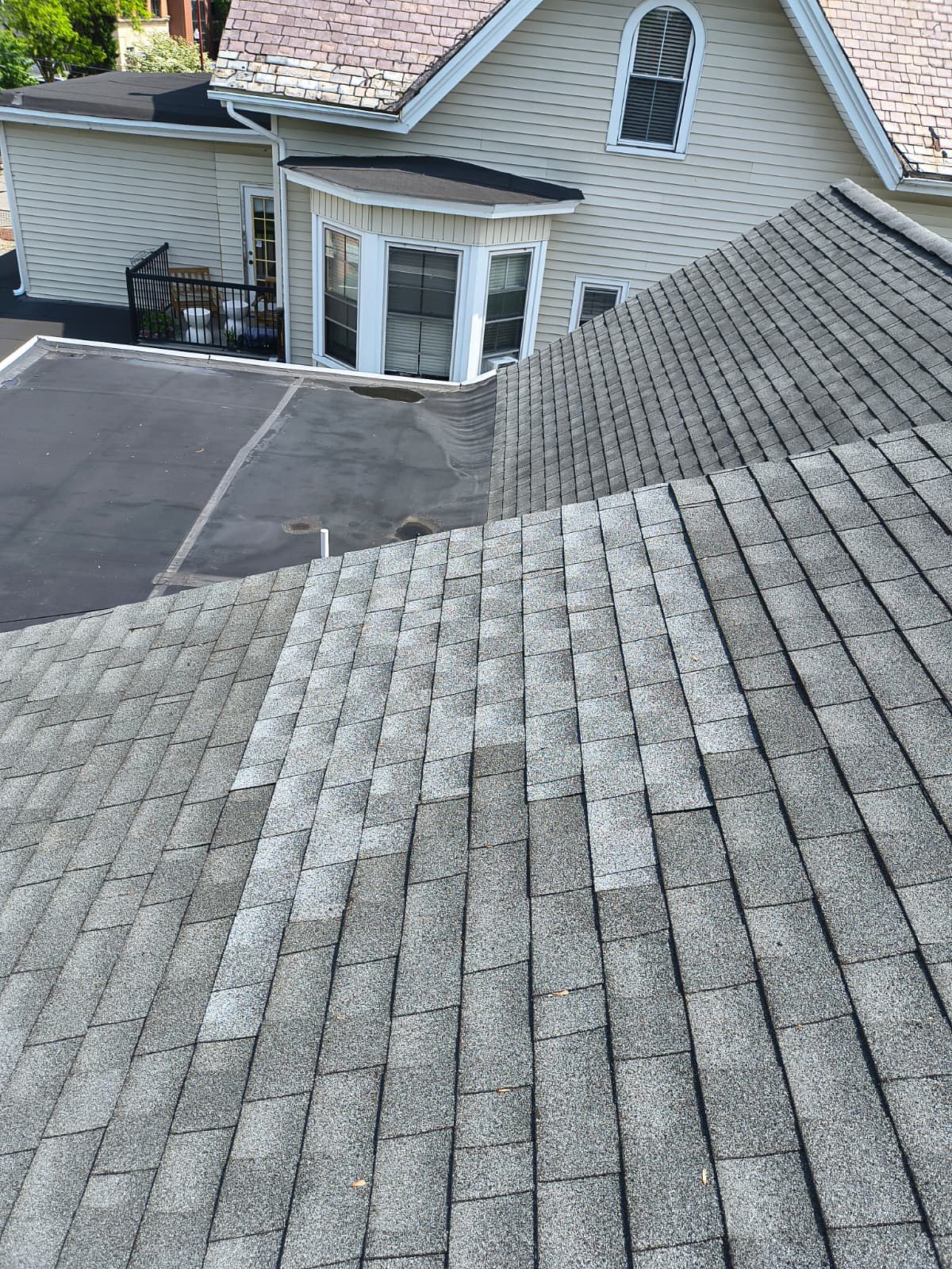 Architectural shingle roof on a NJ home with bay window dormer